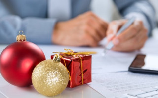 Чи нараховувати ЄСВ на вартість новорічних подарунків дітям працівників: пояснення