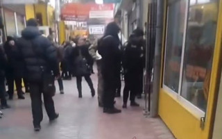 Работники ТЦК пришли вручать повестки на тернопольский рынок, видео