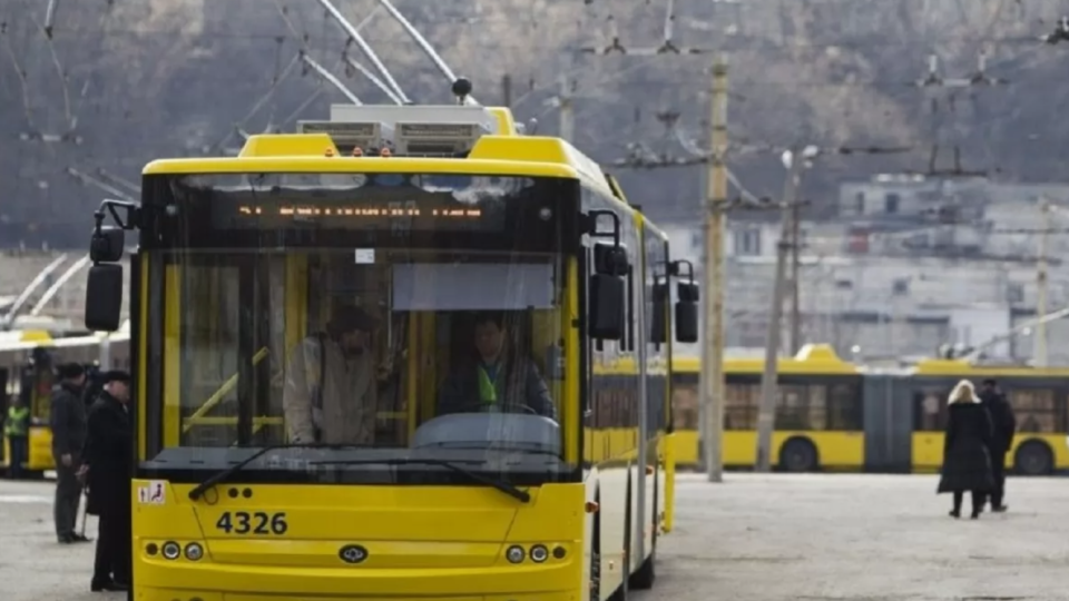 У Києві через закриття метро змінили дорожній рух на Либідській площі: карта проїзду