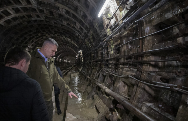 Подтопление столичного метро: Шмигаль поручил созвать комиссию, хотят заслушать Кличко