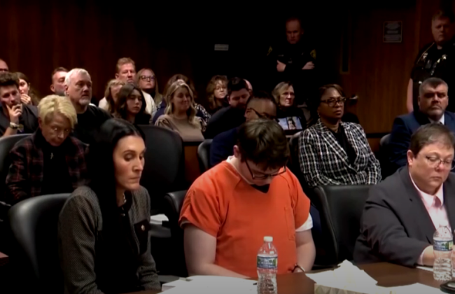 Стрельба в школе США: суд приговорил 17-летнего подростка к пожизненному заключению