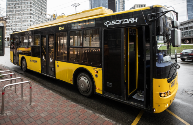 На Васильковской и площади Лыбидской будут отделены полосы движения для общественного транспорта