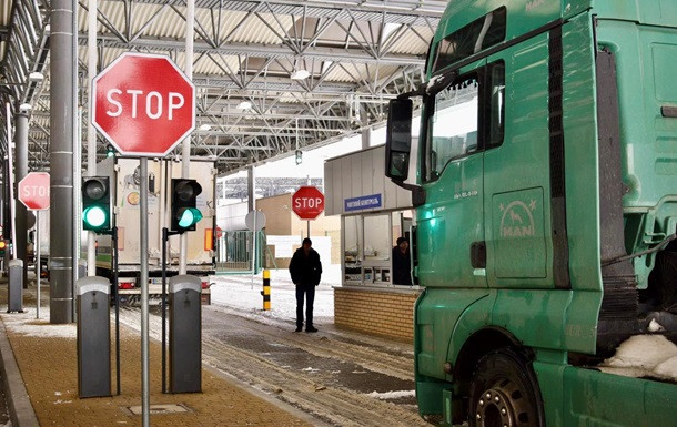 На польской границе до сих пор стоят 3,5 тысячи грузовиков