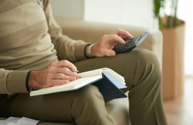 Сколько страхового стажа необходимо для назначения пенсии по возрасту в 2024 году