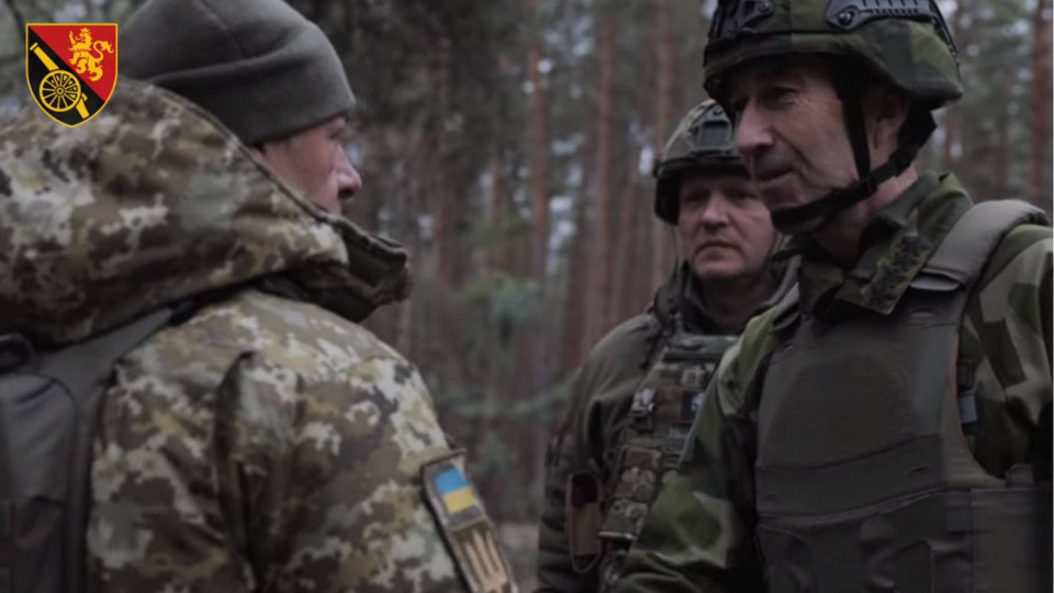 На передову до українських військових приїхав Головнокомандувач Збройних сил Швеції
