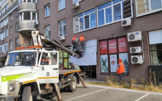 Цього року у Києві демонтували більше 25 тисяч незаконних вивісок та рекламних конструкцій