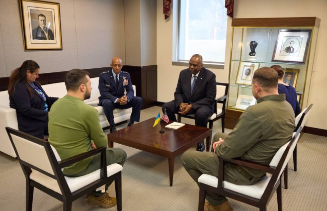 Зеленский начал официальную часть визита в США: встретился главой Пентагона Ллойдом Остином