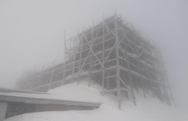 На горе Поп Иван Черногорский облачно и морозно: завораживающее фото