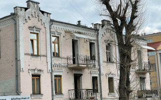 Мінкульт вимагає зупинити будівництво біля пам’ятки архітектури «Будинок з комахами» у Києві