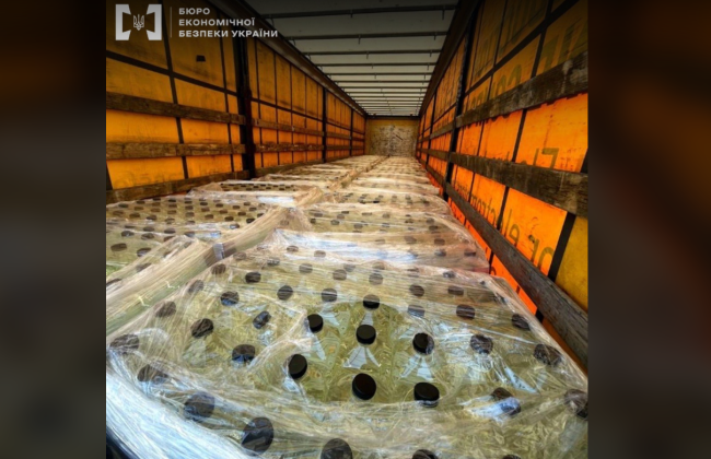 Пытался переправить в Болгарию спирт под видом стеклоомывателя: на Буковине будут судить должностное лицо предприятия