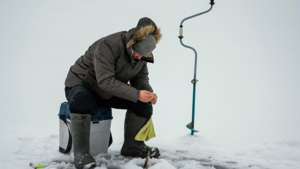 Рыболовля зимой может обернуться штрафом: как не нарушить правила
