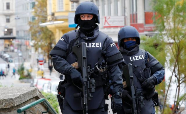 В Австрии арестовали подростка, который якобы планировал вооруженное нападение на синагогу и получил за это деньги