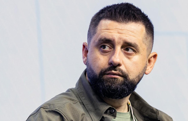 Многие депутаты планируют досрочно сложить полномочия, однако они должны досидеть до конца, – Арахамия