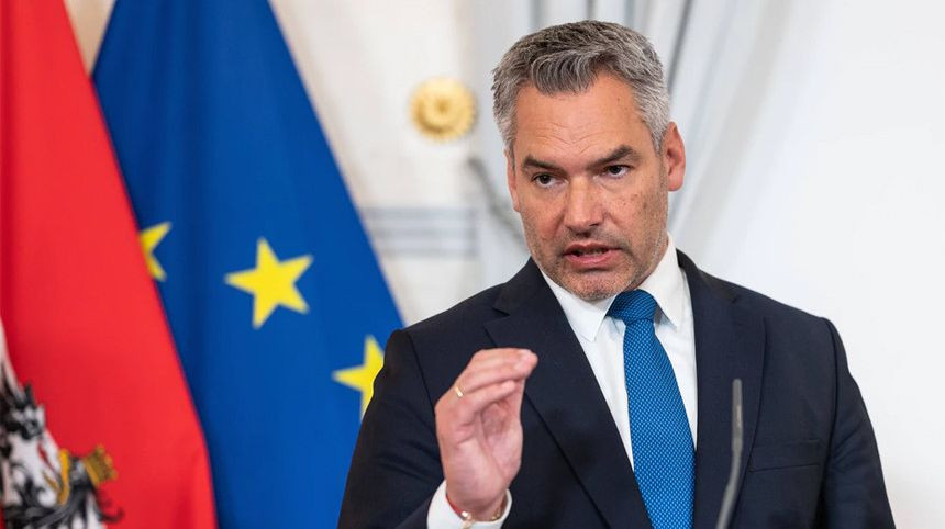 Канцлер Австрии Нехаммер выступил против переговоров о вступлении Украины в ЕС