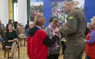 У Києві ще 20 родин отримали ключі від квартир для тимчасового проживання