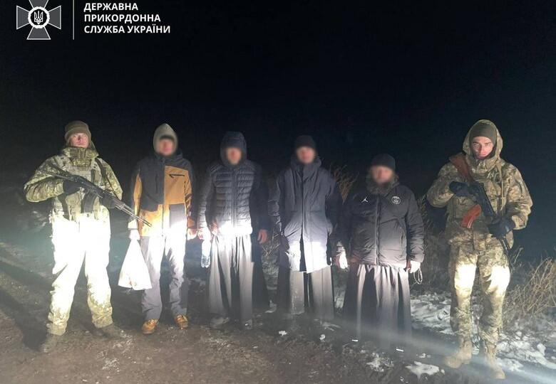 Вместо Молдовы попали в соседнее село: в Одесской области задержали уклонистов в рясах
