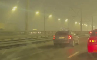 «Світломузика» на Дарницькому мосту: кияни опублікували відео інциденту