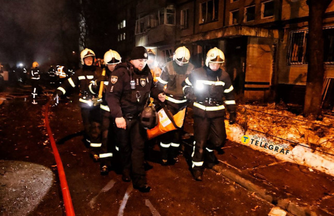 Последствия ночной ракетной атаки на Киев: падение обломков на больницу и 53 пострадавших