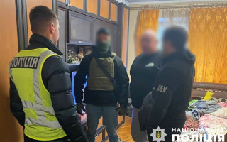 У Києві місцевий разом з іноземцями за $4 тисячі виготовляли довідки про непридатність до військової служби