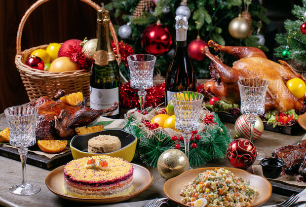 Новогодний стол подорожал: сколько будут стоить Оливье, селедка под шубой и другие традиционные блюда
