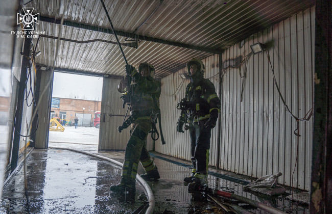 В Киеве произошел пожар на автомойке