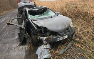 В Одеській області автомобіль злетів у канал: є жертви, фото