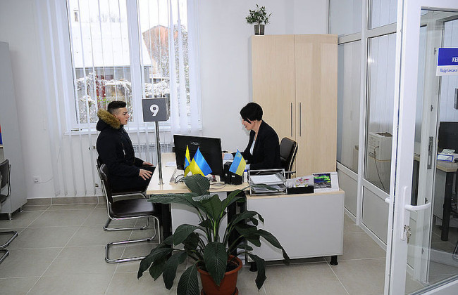 Чиновники не смогут требовать от граждан предоставления бумажек, если такая информация уже есть у государства, - вступил в силу закон об административной процедуре