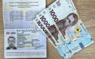 Житель Львівщини запропонував прикордоннику 3 тисячі гривень, аби безперешкодно виїхати за кордон