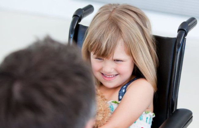 Разведенная женщина воспитывает ребенка с инвалидностью: имеет ли право отец на дополнительный отпуск