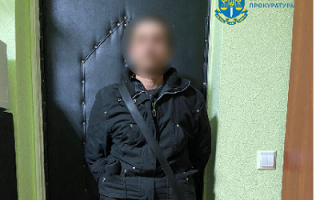 На Сумщине 13-летняя девочка родила ребенка от отца: мужчину подозревают в изнасиловании