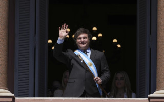 Президент Аргентини в Instagram розіграв свою останню зарплату законодавця