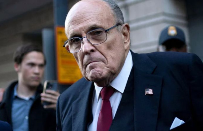 Суд обязал экс-адвоката Трампа Джулиани заплатить 148 млн долларов по иску о клевете