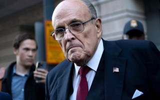 Суд обязал экс-адвоката Трампа Джулиани заплатить 148 млн долларов по иску о клевете