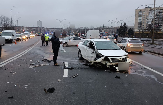 В Киеве произошло ДТП на Харьковском шоссе