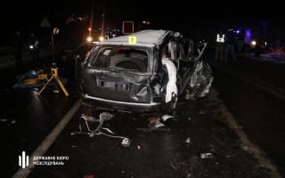 ​ДБР розслідує обставини аварії на Львівщині, в якій загинули троє військових та цивільна