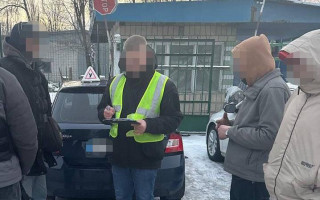 У Києві працівники автошкіл за $450 допомагали здати екзамен з водіння