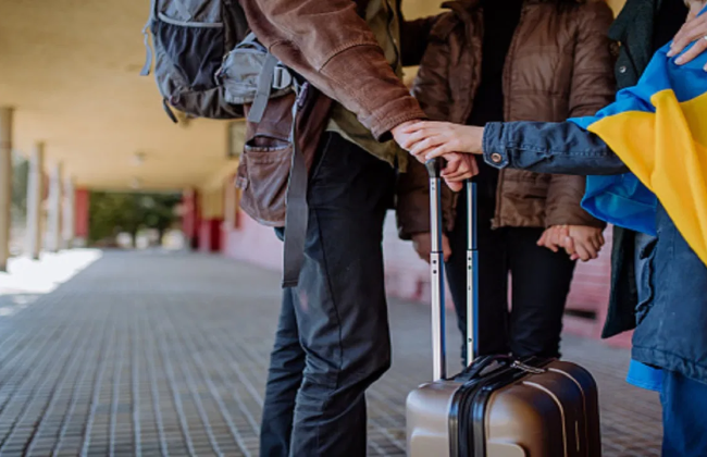 Стало известно, могут ли лишить выплат переселенцев за временное пребывание за границей