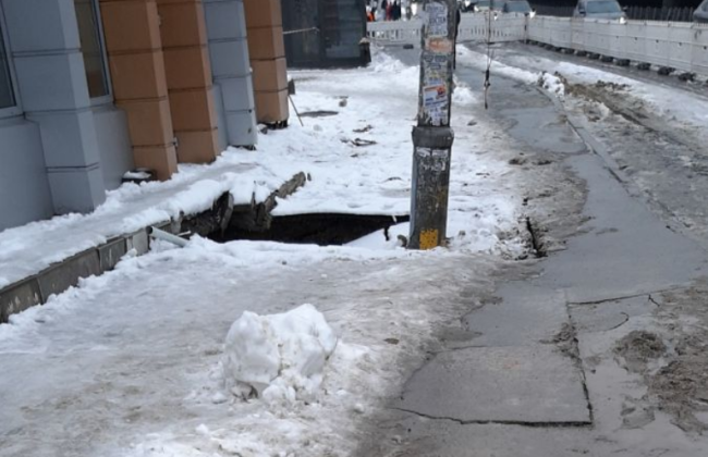 В местах просадки грунта возле метро «Демеевская» проводят геологические исследования – КГГА