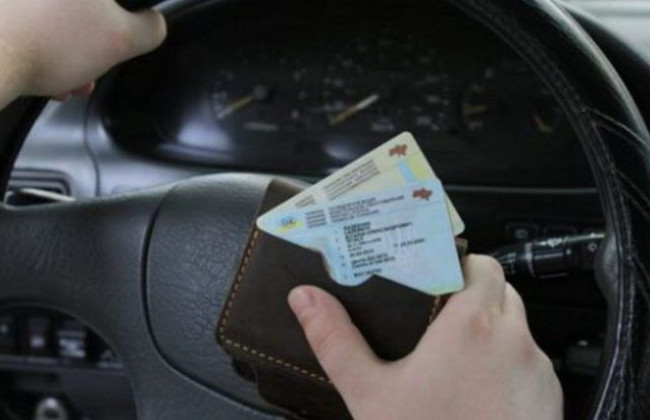 Чи можна позбавити водійського посвідчення особу, яка проживає у місті під постійними обстрілами, — позиція Верховного Суду