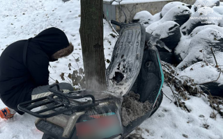 В Киеве на ходу внезапно загорелся электроскутер