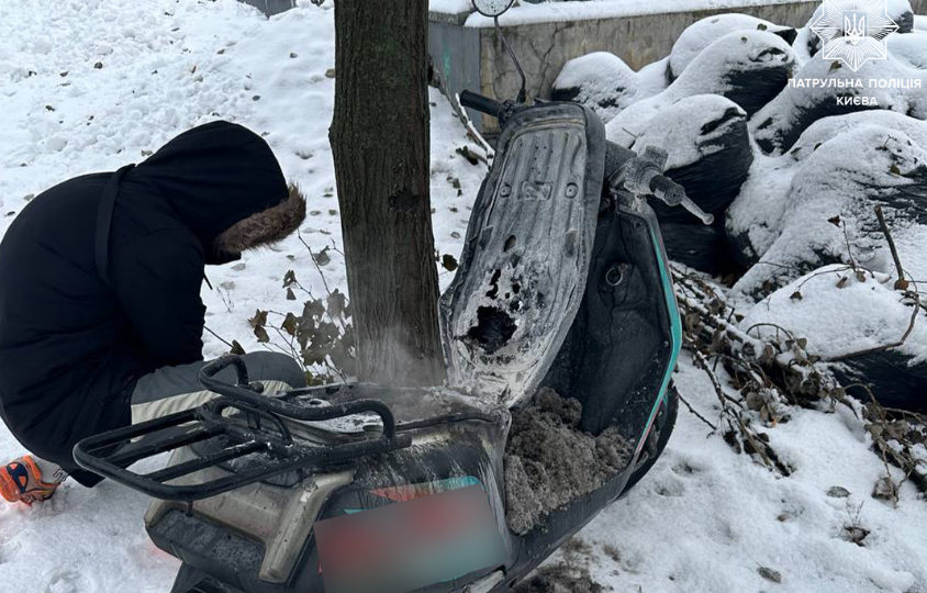 У Києві на ходу раптово загорівся електроскутер