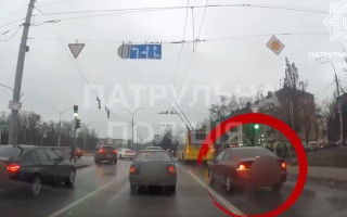 Видео с нарушением ПДД обнародовали в сети: в Киеве наказали водителя