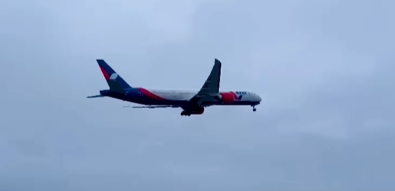 Шокирующее видео: часть самолёта вывалилась прямо в полёте