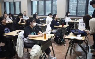 В Южной Корее студенты подали в суд после того, как преподаватель закончил экзамен на 90 секунд раньше