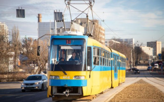 В Киеве открыли автопроезд и движение трамваев на пересечении улиц Дегтяревской и Довженко