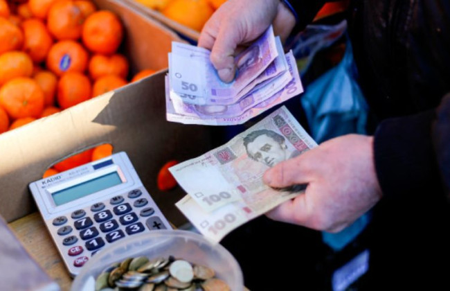 Прожиточный минимум 2920 грн, а зарплата 42,6 грн в час: какие размеры минимальных выплат на 2024 год