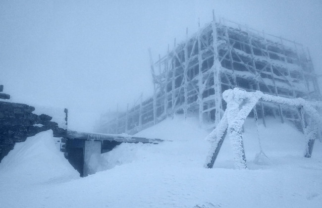 Сильный ветер и осадки: украинцев предупредили о непогоде в западных областях