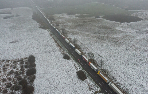 Ситуація на кордоні з Польщею: черги з вантажівок розтягнулись на 40-60 кілометрів