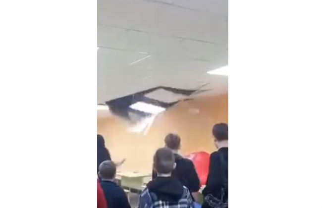 В Киеве во время воздушной тревоги в укрытии школы обвалился потолок, видео