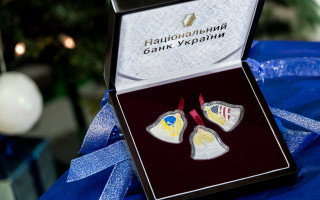 Нацбанк презентував набір незвичних пам’ятних монет у формі дзвоника